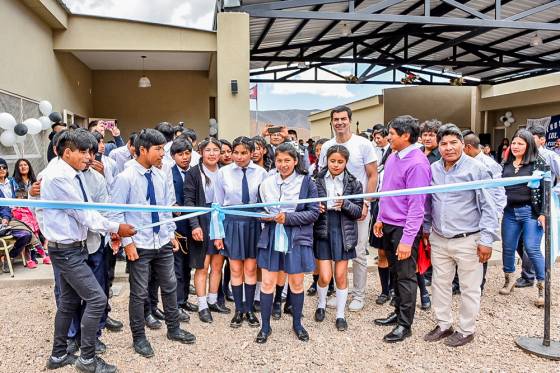 El gobernador Urtubey inauguró el edificio para el secundario de Colanzulí